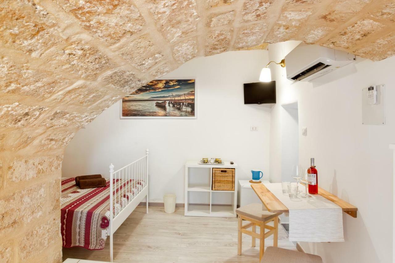 San Nicola Clemente Private Room Bari Bagian luar foto
